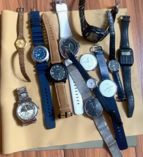 手表打包，全部功能正常，一共12块有迪赛手...