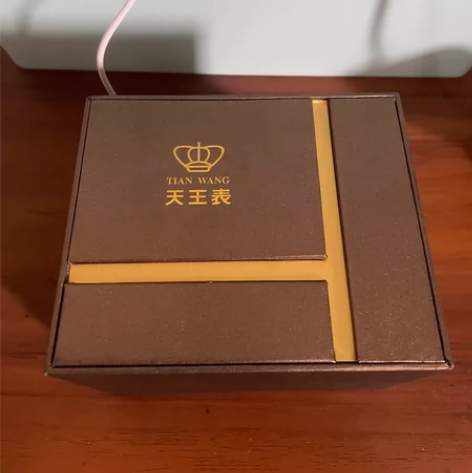 天王手表 商场柜台入 表带有磨损??明显使...