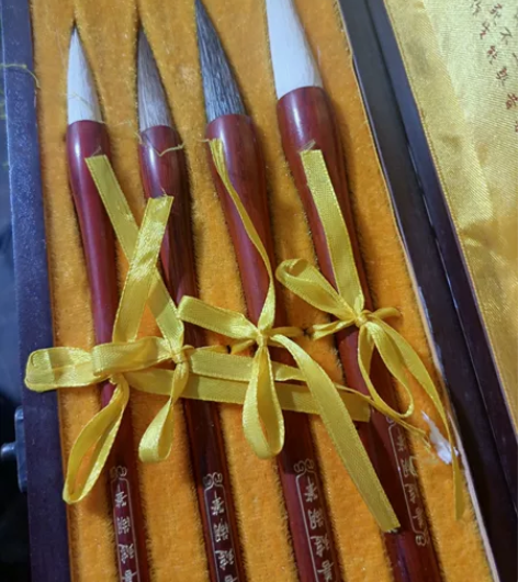 精品红木毛笔一套，带原装盒子。 精品红木毛...
