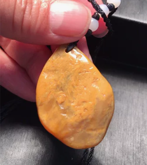 精品昌化田黄挂件。原石打磨,原滋原味,随形...