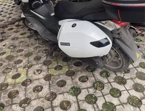 立雅摩托车，带三箱，自带蓝牙大音箱，一键启...