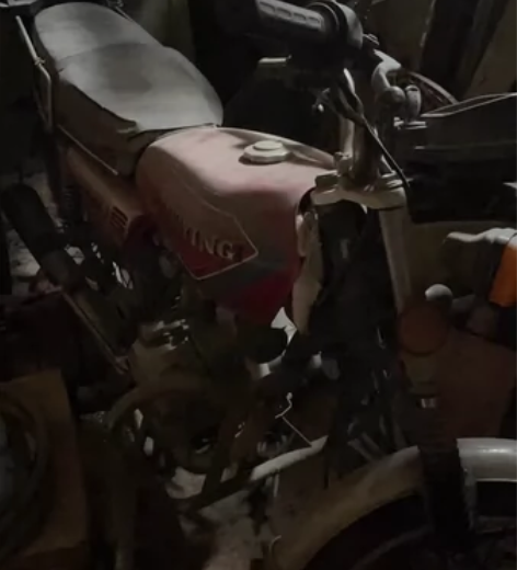 飞鹰摩托 大概1998年的车 这几年没开放...