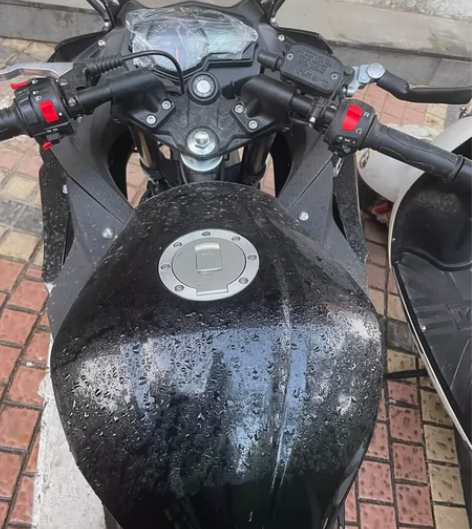 准新车,还没上牌照,有想要的联系我!手续齐...