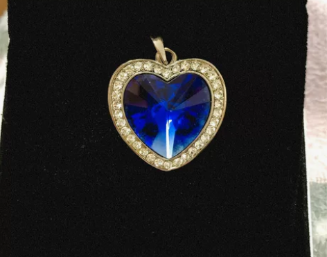 海洋之心吊坠项链 合金材质，锆石钻，没有鉴...