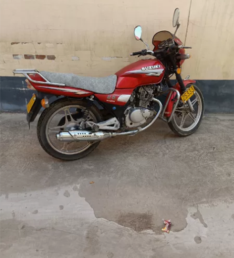 铃木钻豹125摩托车，整车原板，发动机巅峰...