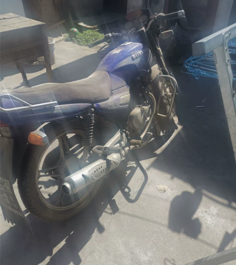 本人一手车，铃木钻豹125，前后正新轮胎，...