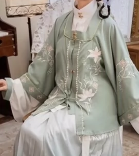 处理汉服三件套 感兴趣的话点“我想要”和我...