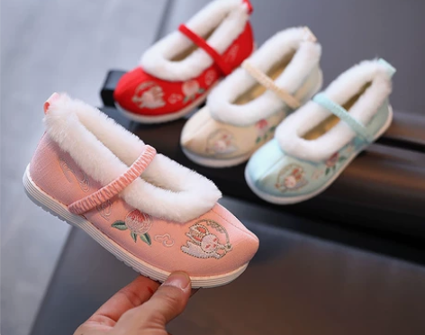 汉服鞋儿童绣花鞋冬季加绒布鞋棉鞋古风古装民...