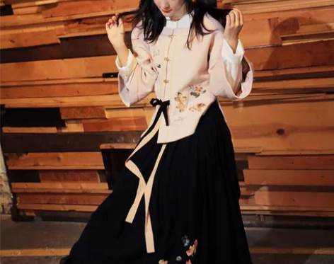 【年终盛典价】徐娇织羽集七秒方领外套半身裙...