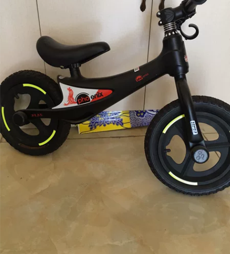 凤凰平衡车，充气车胎，买了几乎没有骑过。当...