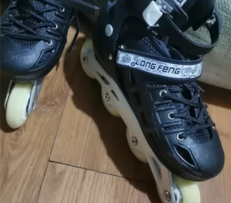 隆峰可调节轮滑鞋，3942码，不带刹车的旱...