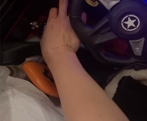 是一辆做过花童送过戒指的车车啊，可以做摇摇...