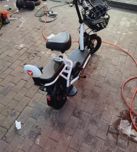 出一台雅迪电动车 马上毕业出掉出不出去就便...