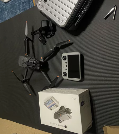 大疆青春版 标配。 买来几个月。就飞了几次...