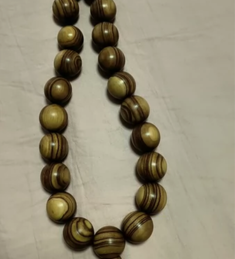 本人在国外工作，此手串由南太平洋岛国瓦努阿...