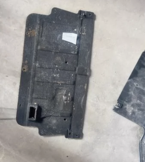 福特探险者油底壳护板 感兴趣的话点“我想要...