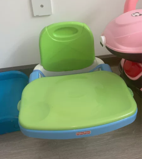 费雪宝宝餐椅，几乎全新，30元有需要宝妈拿...
