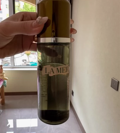 海蓝之谜精粹水,三亚免税店带回。自用还剩3...