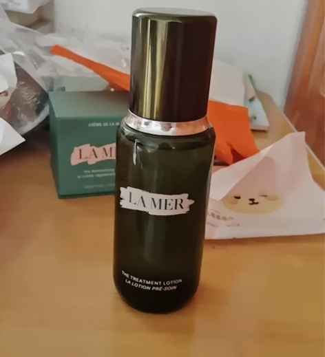 ?就用过一次这个精粹水，外面的包装盒让我不...