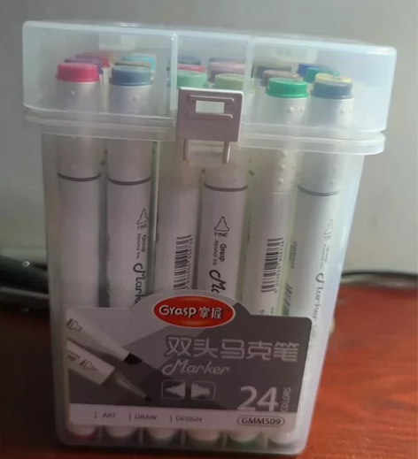 马克笔和彩色铅笔一块出了，马克笔是24色双...