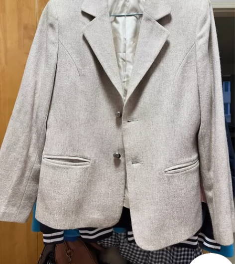 月底搬去外地清仓：女士手工定制西装套装，春...