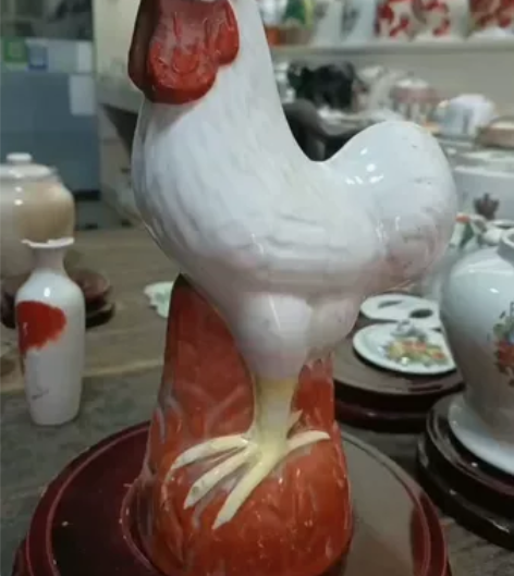 567景德镇瓷公鸡摆件。原脏原旧的，没有清...