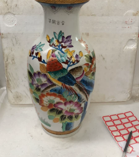 花开富贵老花瓶，品相如图，无磕碰 感兴趣的...