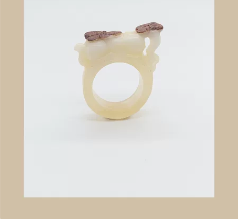 已嫁?藕粉俏色猫咪主题手工雕刻岫玉戒指花料...