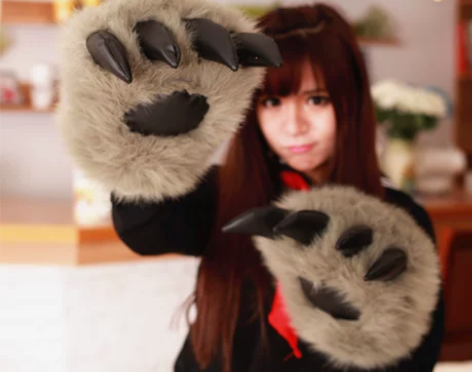 可爱暖手抱枕狼爪熊掌手套创意毛绒玩具虎爪子...