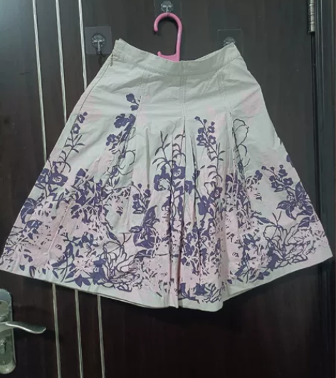 印花多折半身大摆裙，M码，适合50公斤左右...