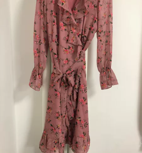 11am韩国官网购入粉色碎花荷叶领荷叶裙摆...