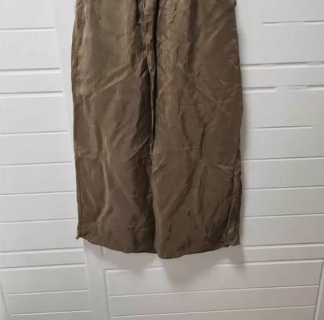 韩货高端丝质后开叉一步裙 均码 感兴趣的话...