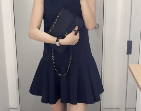 【够6件可赠】丝滑府绸 微蓬摆裙连…裙长8...