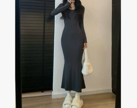 【暖心价】鱼尾连衣裙女秋冬季配大衣内搭修身...