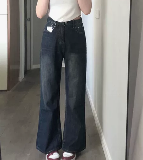 质量很好的一条喇叭裤，因为裤子太多了所以闲...