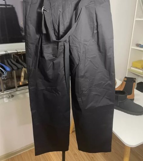 黑色工装休闲裤，腰围77左右，整体裤长97...