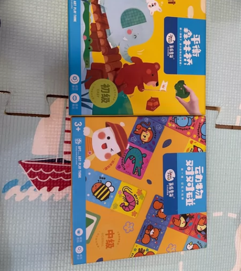 美乐童年桌游 2盒细节如图，动物对对碰那个...