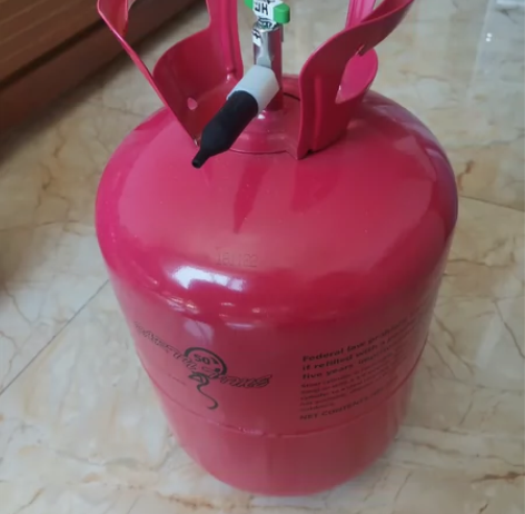 空氦气罐，都带箱，带一个嘴子，有一个罐中还...