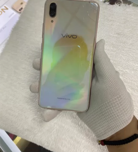 vivoX23幻彩版，成色如图，6+128...
