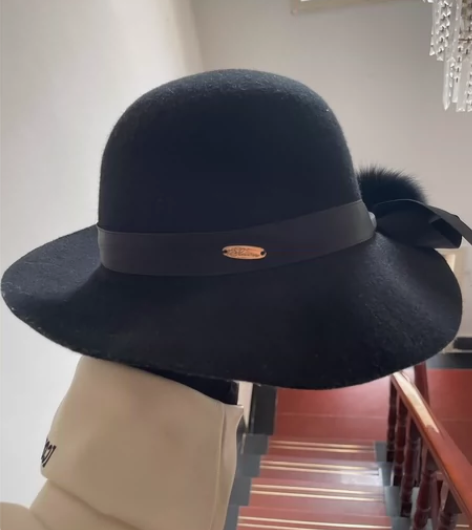 礼帽，买的时候200多，很好看！而且质量也...