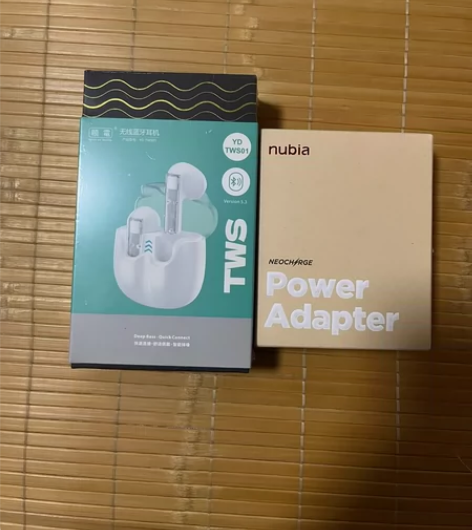 买魅族送的耳机和一套白色努比亚65w三口氮...