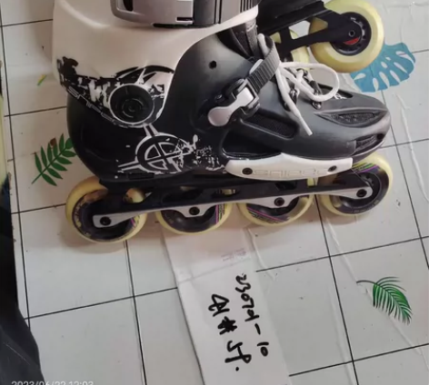 41号轮滑鞋质量非常好，特别结实，图片实拍...