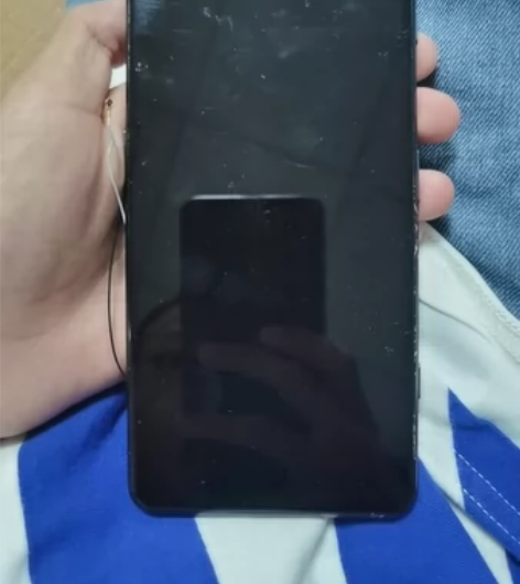 黑鲨4s除了没主板屏幕有点划痕低价出售，个...