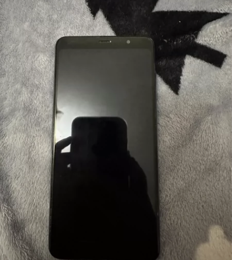 海信F26手机，可以正常使用。型号HLTE...