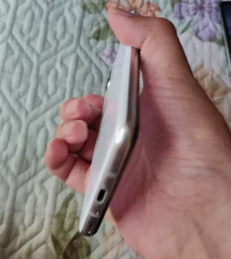 夏普r3 手机 docomo版 成色尚可，...