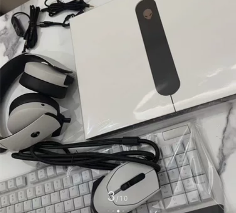 ?外星人笔记本  配置自己看    鼠标键...