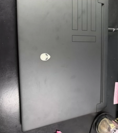 外星人m15R6，送价值400的便携式充电...