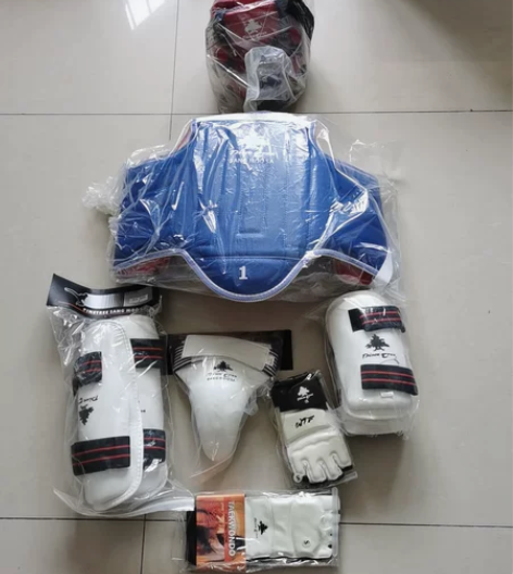 跆拳道护具（男款）9件套包含面罩护齿，s号...