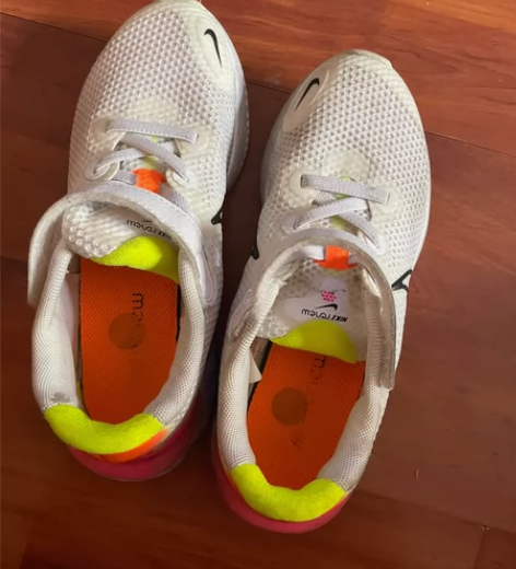 耐克女童鞋32码，80 感兴趣的话点“我想...