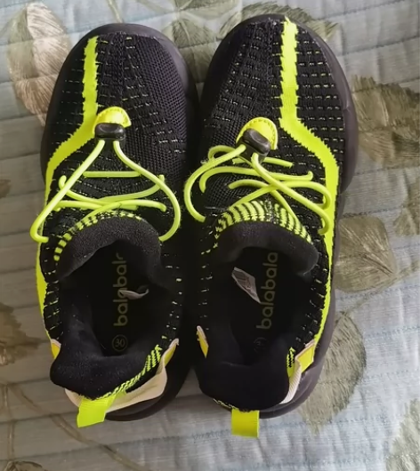 巴拉巴拉 男童 30码。内里薄绒，鞋面针织...